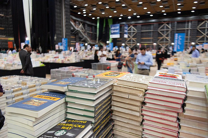 Messe stehen wieder an (©Foto: ©Foto: https://pixabay.com/de/photos/b%C3%BCcher-buchmesse-messe-buch-5053733/=
